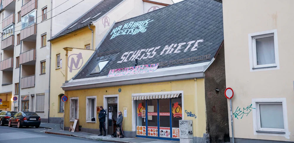 Ein Brand ist in diesem Abbruchhaus in der Idlhofgasse in Graz ausgebrochen.