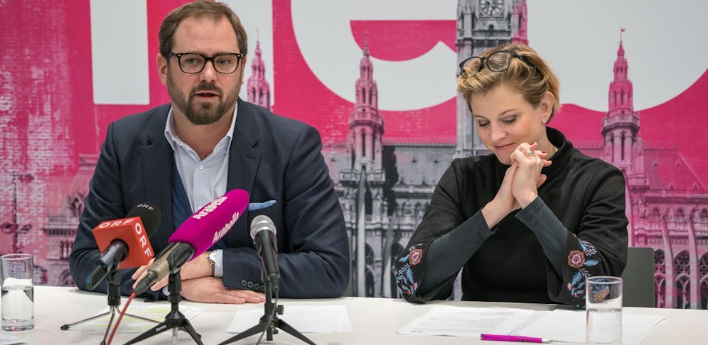 Neos-Wirtschaftssprecher Markus Ornig mit Neos-Wien-Chefin Beate Meinl-Reisinger: "Viele Marktstandler sind besorgt um ihre Zukunft."