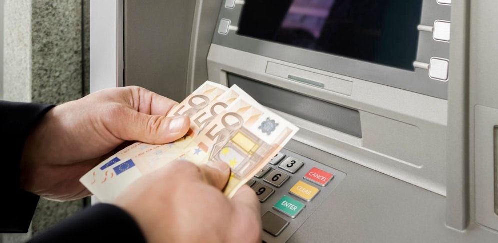 Das kam raus, wenn man einen 60er in 20 Euro Scheinen behob. 