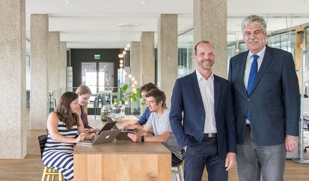 Hans Jörg Schelling mit Roomle-CEO Albert Ortig und Team.