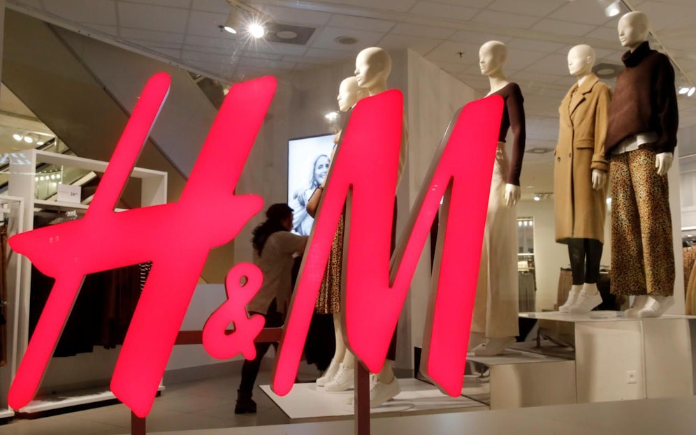 Beim nächsten Mal Bummeln kann die Geldbörse zuhause gelassen werden. Zahlen und zurückschicken kann man jetzt über die H&M-App. 