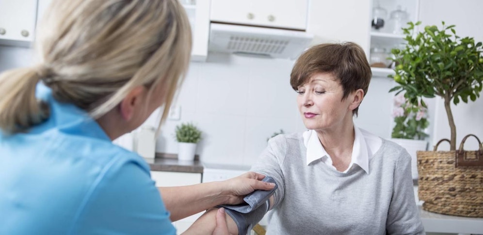 Die Stadt Wien schafft Ausbildungsplätze und Jobs in Pflegeberufen (Symbolbild). 