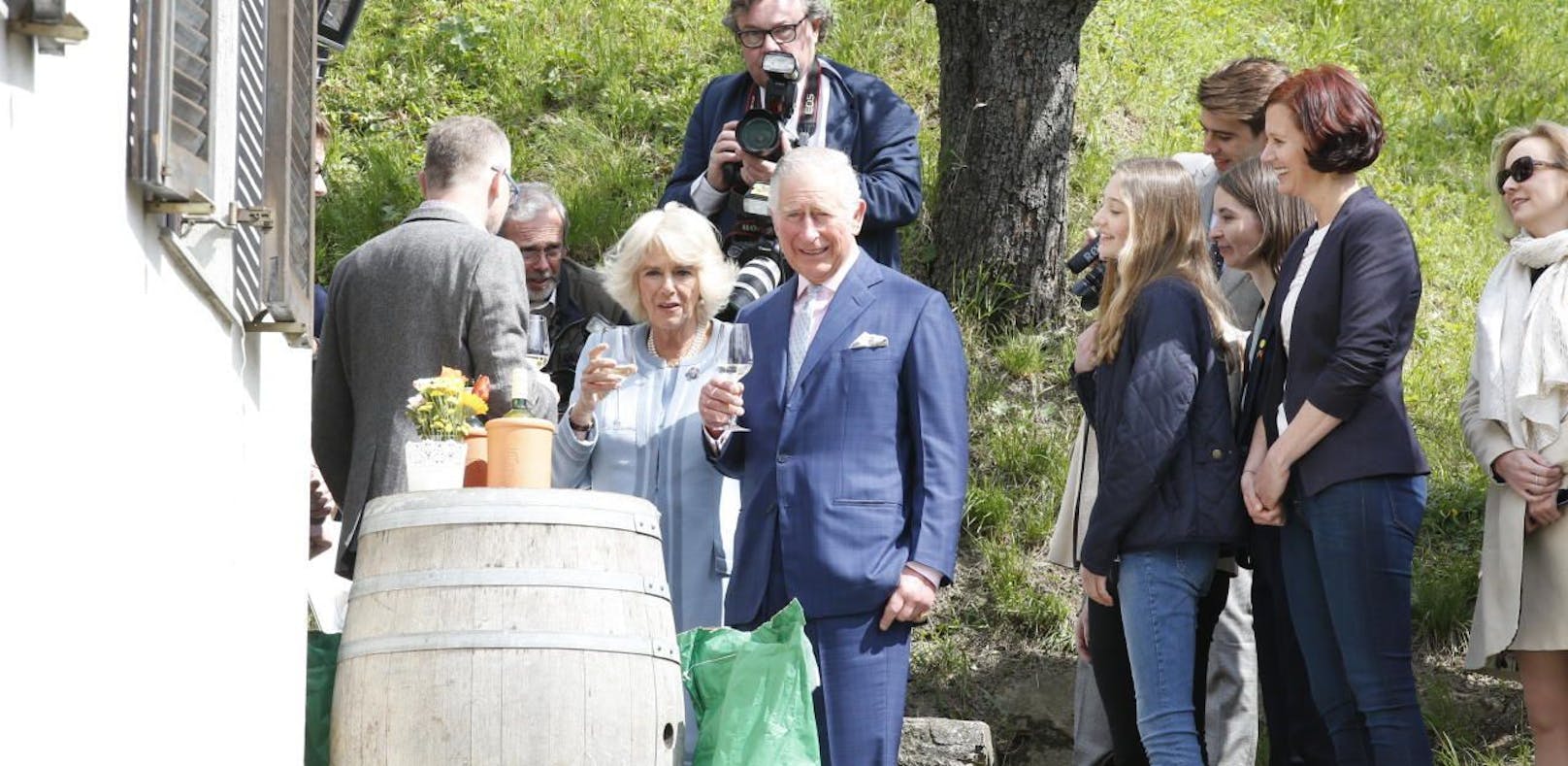 Charles und Camilla in Wien auf Wein-Tour