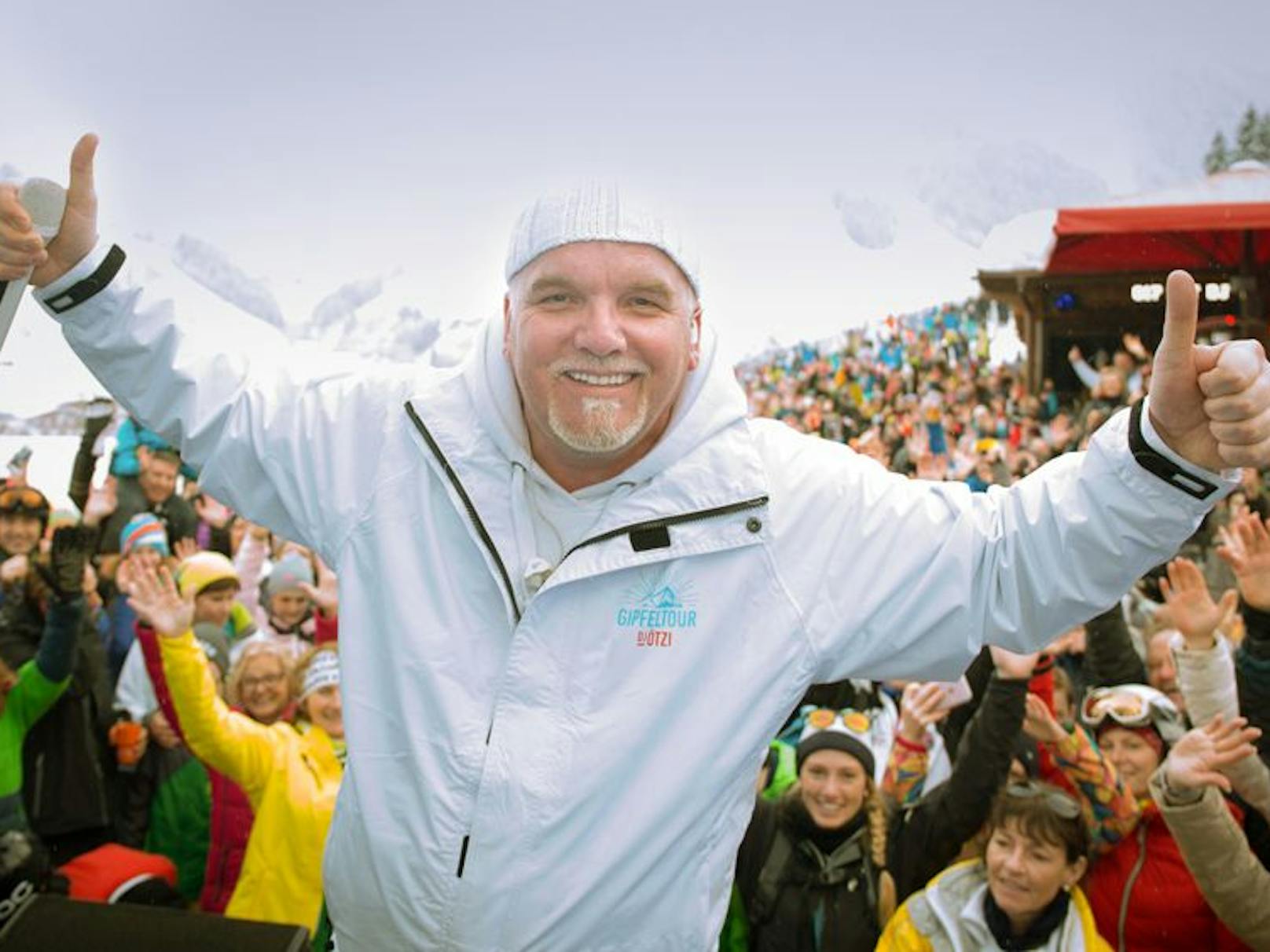 Seit 2017 geht Gerry immer wieder auf "Gipfeltour".&nbsp;In ausgewählten Ski-Ressorts performed er nicht nur als Künstler, sondern steht persönlich wieder als DJ an den Turntables.