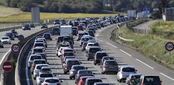 In Österreich kommt es derzeit zu mehreren Staus und Verkehrsverzögerungen.