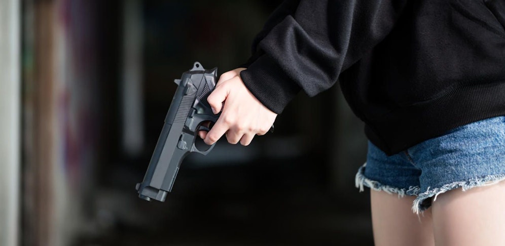 Die Frau schoss sich bei Zielübungen in die Brust