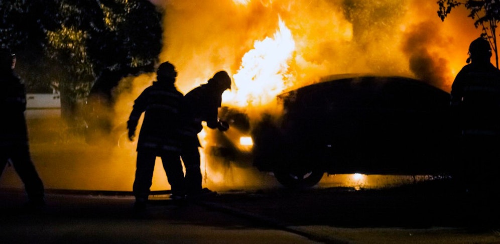 Der Lenker starb im brennenden Pkw.