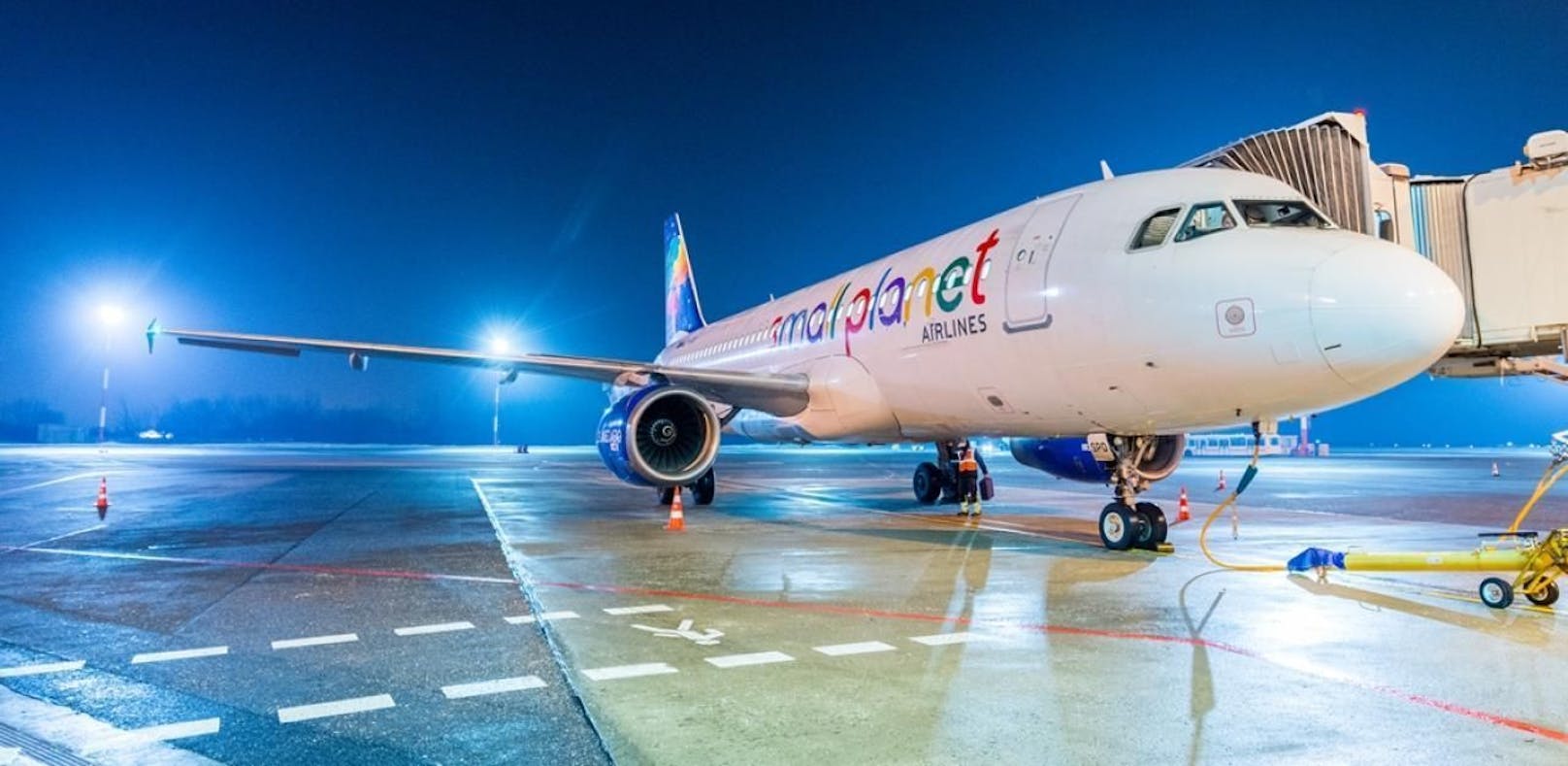 Small Planet Airlines Airbus A320 LY-SPD am Flughafen Vilnius.