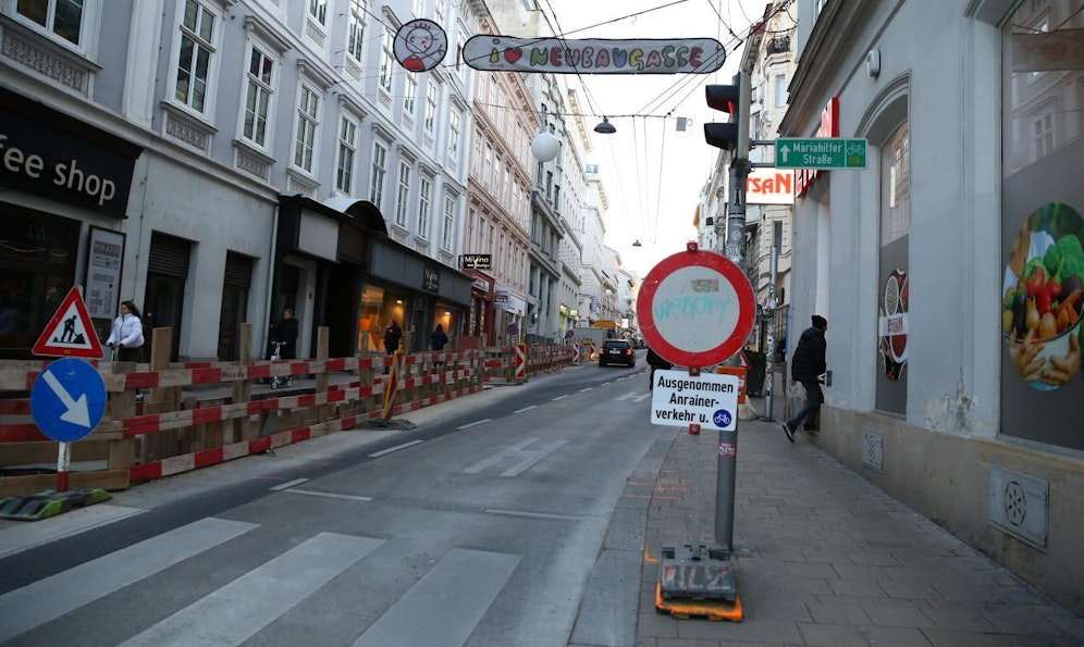 Die Neubaugasse ist wegen der Umbauarbeiten gesperrt, Anrainer dürfen aber zufahren.