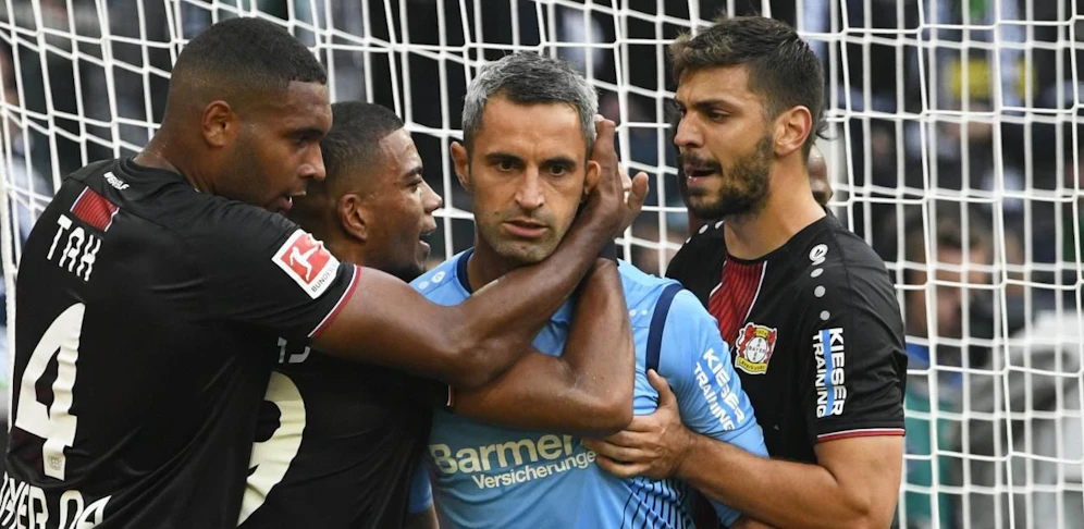 Der ehemalige ÖFB-Teamtorhüter Ramazan "Rambo" Özcan mit seinem Leverkusen-Kollegen Aleks Dragovic. 