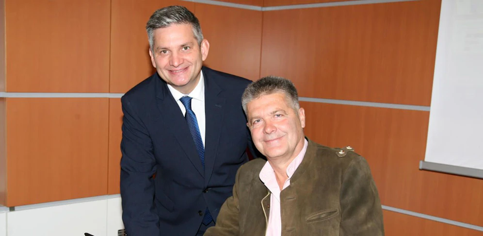 Landesrat Maurice Androsch (li.) mit Experte Uwe E. Berger stellten den "Ragweedfinder" vor.