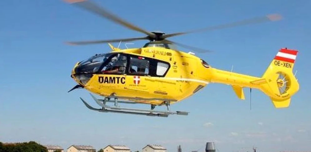 Der ÖAMTC-Heli flog Mann ins Spital.