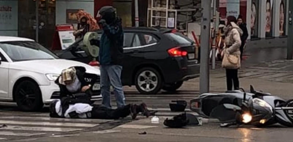 Glücklicherweise wurden der Biker und sein Beifahrer nur leicht verletzt.