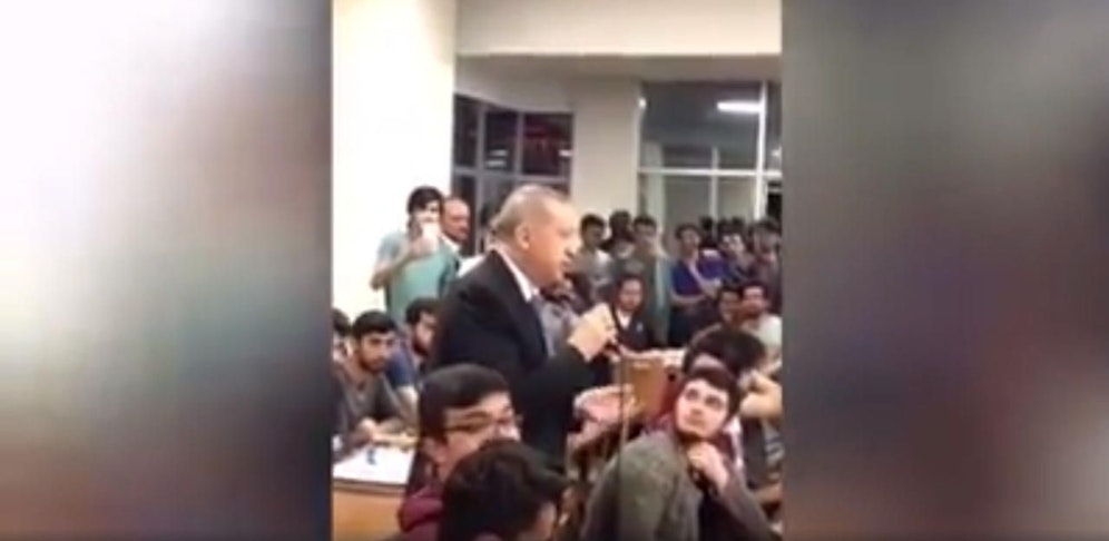 Erdogan bei einer Wahlrede. 