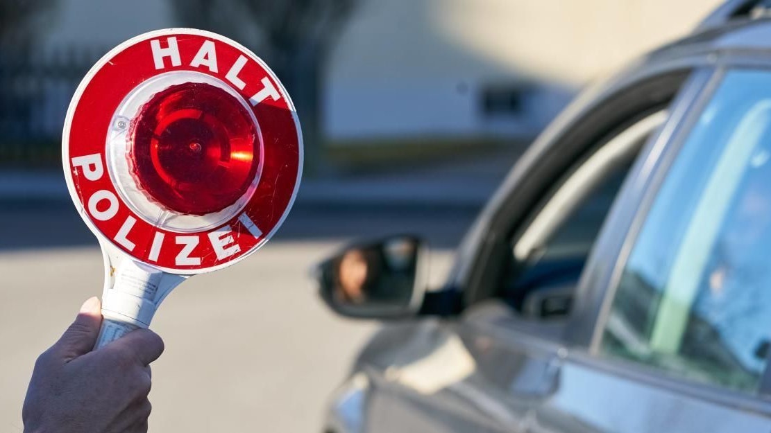 Symbolfoto einer Polizeikontrolle.