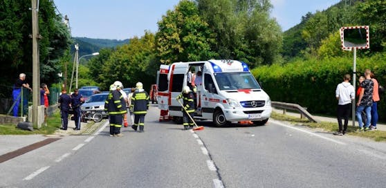 Großaufgebot an Einsatzkräften nach einem Crash in Tullnerbach.