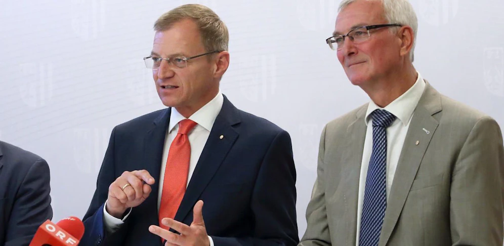 LH Thomas Stelzer (li.) geht auf Distanz zu LR Elmar Podgorschek (FPÖ).