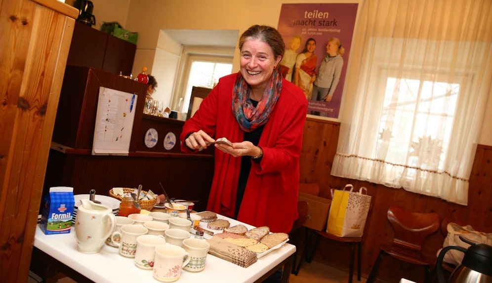 Gerti Sengel hilft in Altsimmering mit.