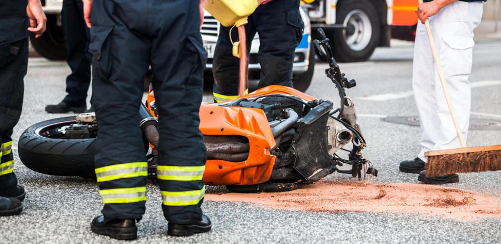 Für die Motorradfahrerin kam jede Hilfe zu spät.