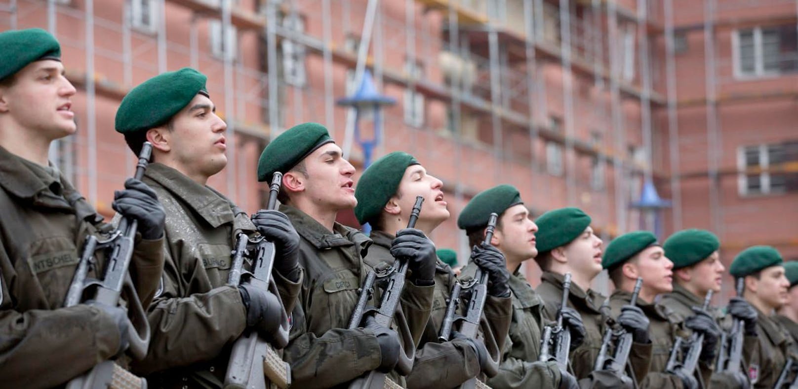 Die steirische FPÖ fordert militärische Inhalte in Schulen.