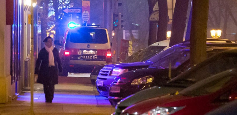 Die Polizei entdeckte den Mann im Keller eines Lokals