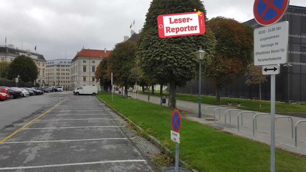 Hier dürfen nur "Fahrzeuge im öffentlichen Dienst für Parlamentszwecke" parken. 