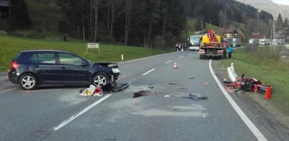 Ein Crash zwischen einem Pkw und einem Motorrad endete für den Biker in Radstadt tödlich.