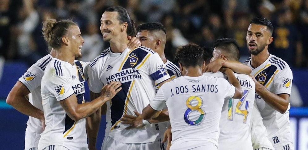 Ibrahimovic jubelt mit seinen Galaxy-Kollegen