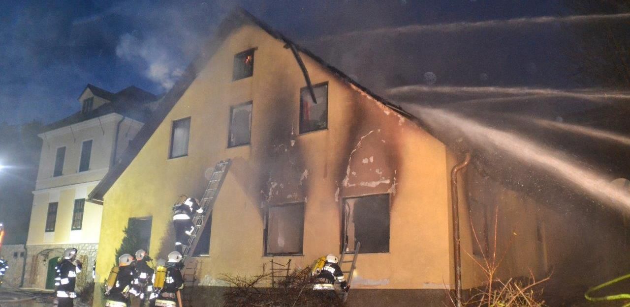 Heute.at - Tragödie: Frau stirbt bei Wohnhausbrand in Thal