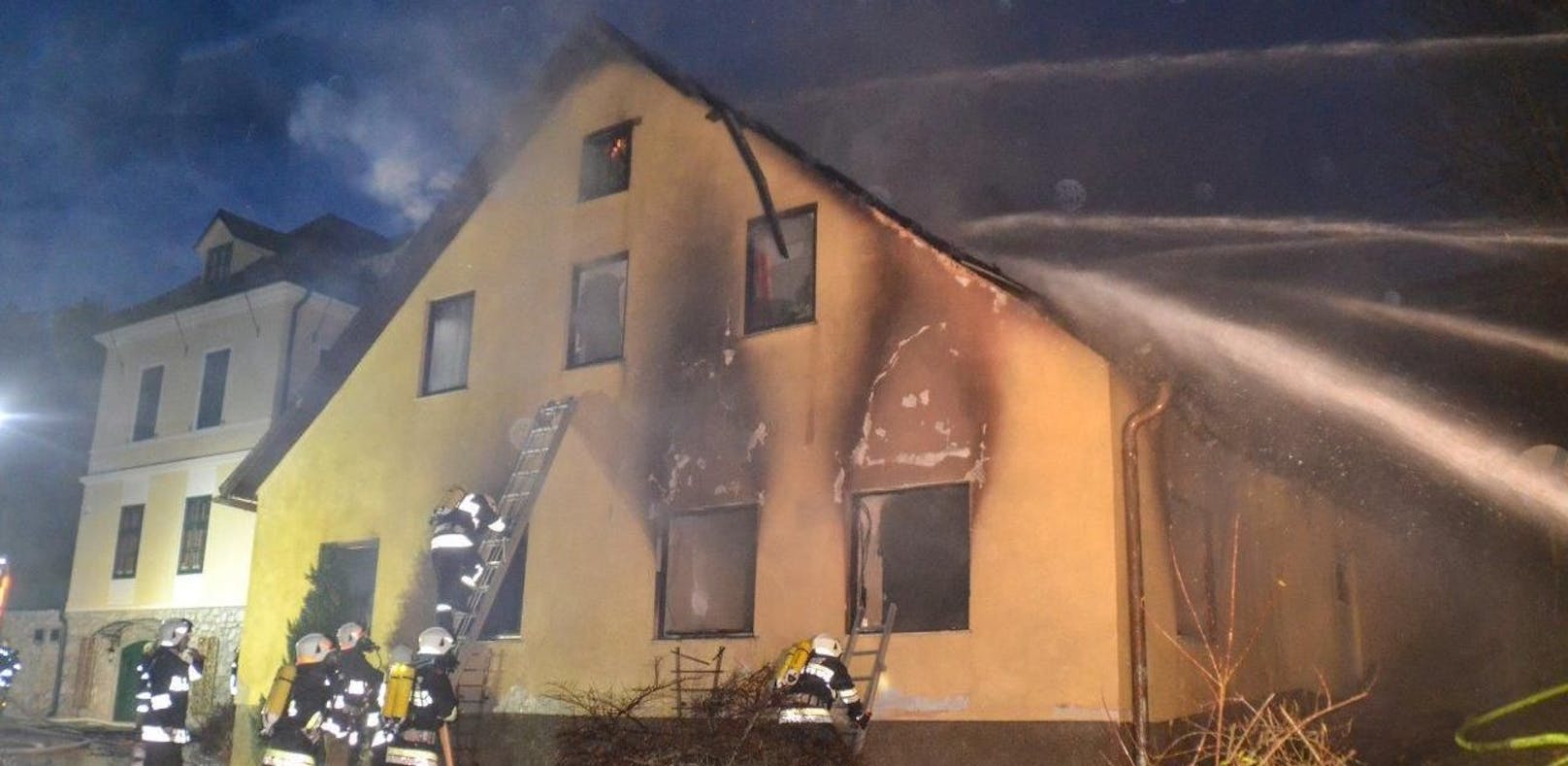 Tragödie: Frau stirbt bei Wohnhausbrand in Thal