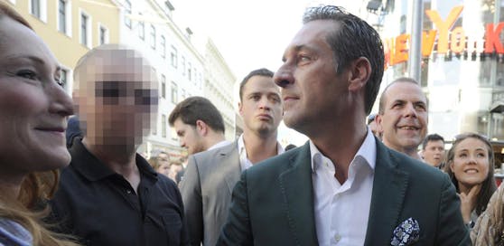 Strache und sein Sicherheitsmann: Der Bodyguard R. soll belastendes Material gegen seinen Chef gesammelt haben.