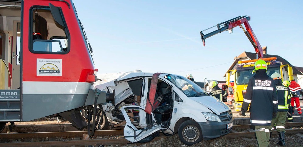 Bei dem Unfall in Uttendorf kam am Donnerstag für einen Lenker jede Hilfe zu spät.