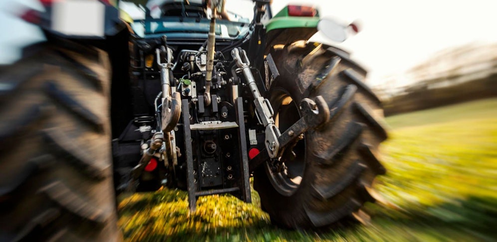 Schwerer Traktor-Unfall am Wochenende im Bezirk St. Pölten-Land: Eine 13-Jährige und ihr Vater mussten ins Spital.