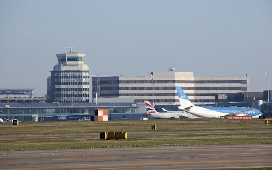 Am Flughafen von Manchester (GB) durfte der mutmaßliche Terrorist Nadeem M. (43) trotz Bombe im Gepäck weiterreisen.