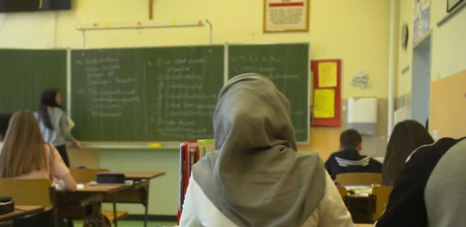 In der Steiermark fordert jetzt auch die SPÖ ein Kopftuchverbot für unter 14-jährige Schülerinnen.