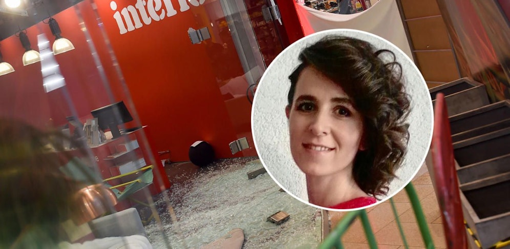 Eine 1,2 Tonnen schwere Glastür fiel auf Aldina.