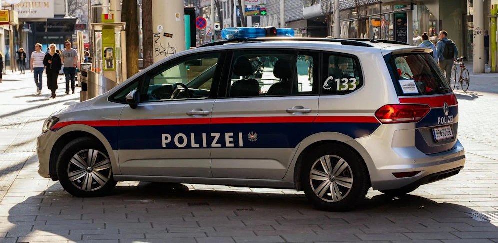 Der Verdächtige randalierte in der Funkstreife. 