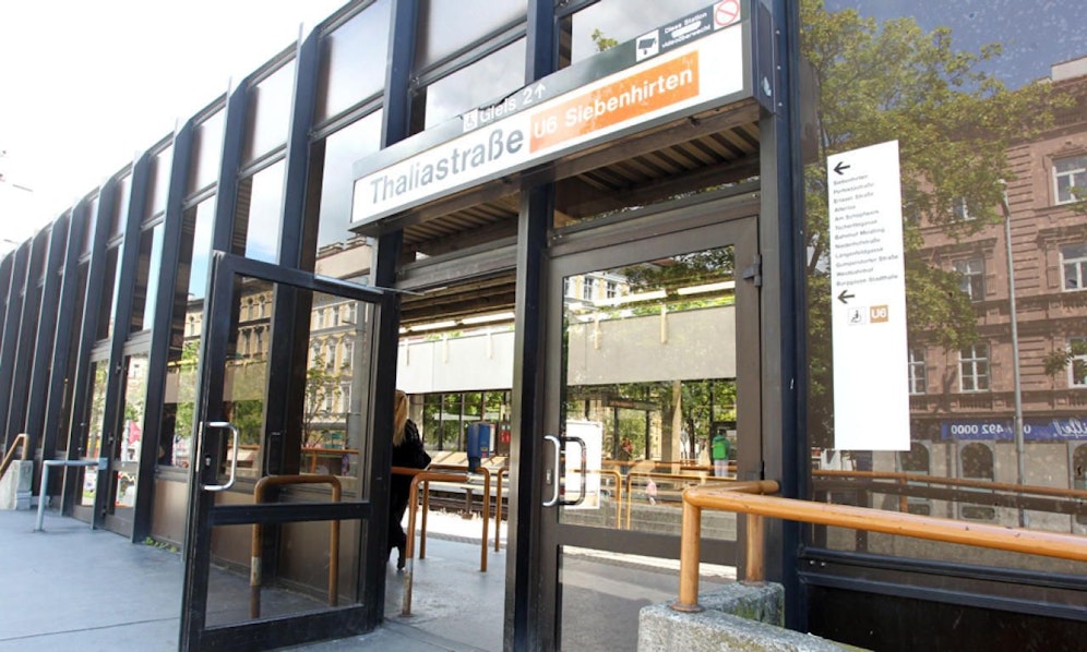 Drei Festnahmen nach schwerer Körperverletzung in der Station Thaliastraße.