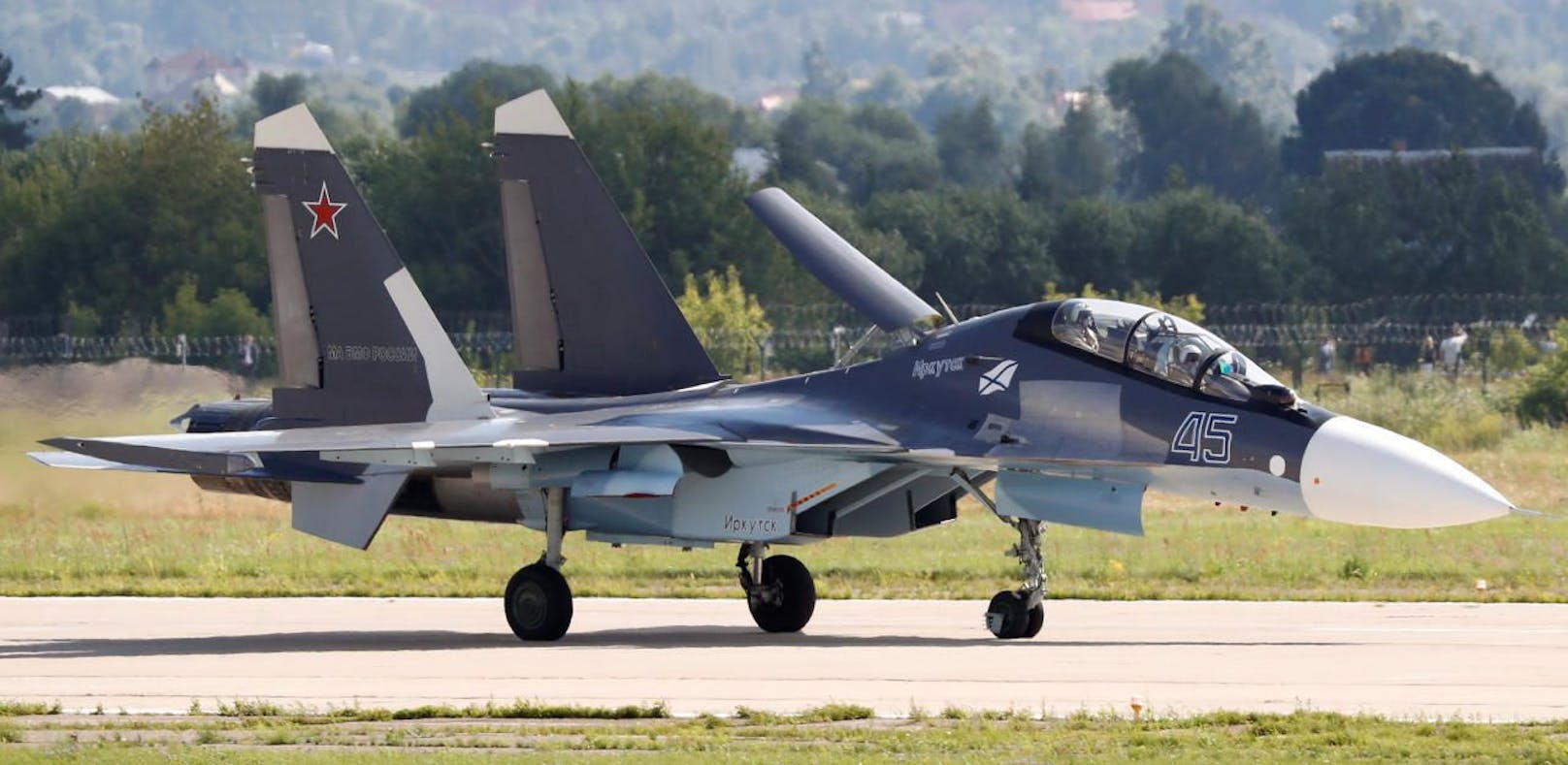 (Symbolbild) Ein russischer Kampfjet vom Typ Su-30.