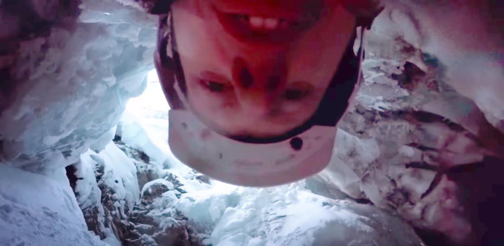 Video: Skifahrer filmt Sturz in Gletscherspalte