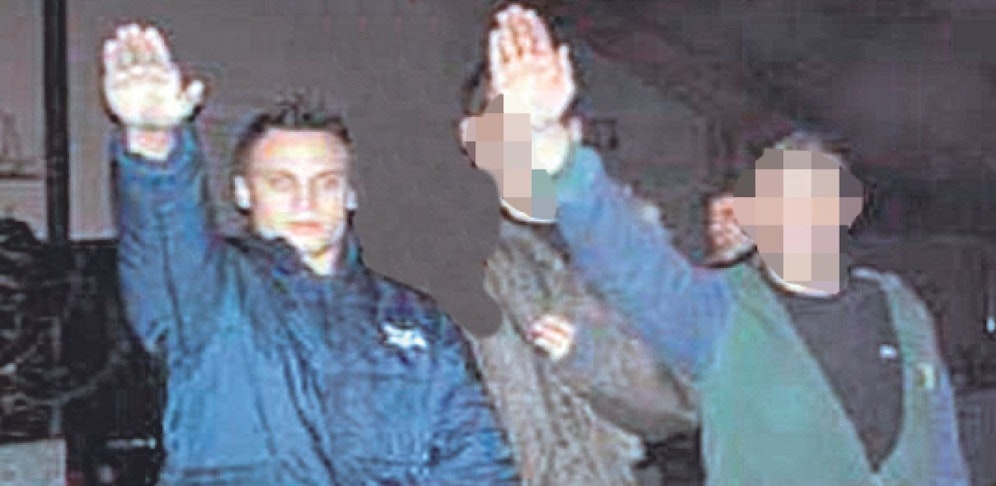 Das Bild soll Andreas Bors beim Hitlergruß zeigen.