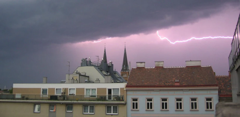 Kühler wird es nicht. Allerdings kommen Gewitter auf uns zu.