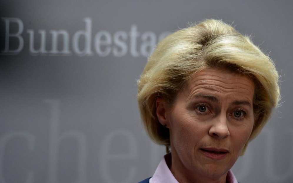 Verteidigungsministerin Ursula von der Leyen gerät in der Rechtsextremismus-Affäre immer mehr unter Beschuss. (Credit: www.picturedesk.com) 