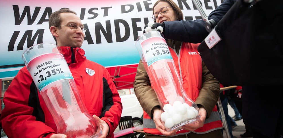 Protest - hier noch vor den Geschäften. 