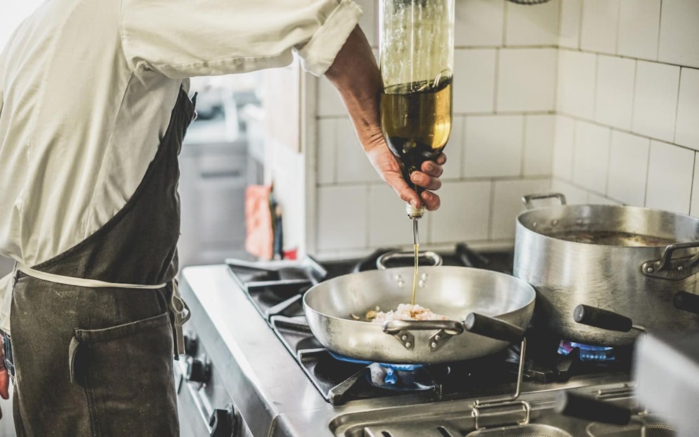 Die Arbeiterkammer erstritt 12.000 Euro für einen Koch und einen Küchenchef.