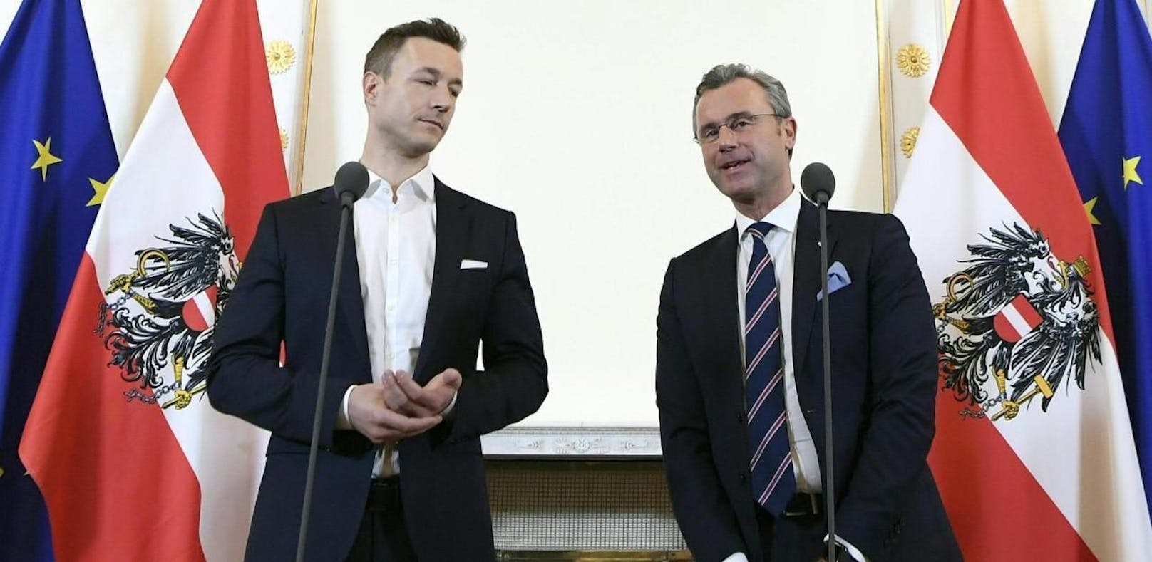 Die beiden Regierungskoordinatoren Gernot Blümel (ÖVP) und Norbert Hofer (FPÖ) zum Thema &quot;Karfreitag&quot; im Bundeskanzleramt in Wien.