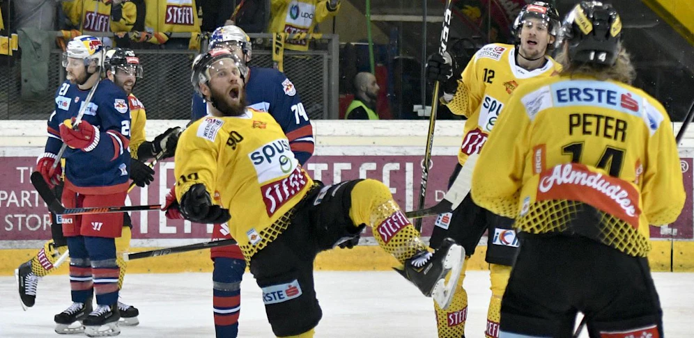 Kelsey Tessier und die Vienna Capitals jubeln! Es steht 1:0 in der Halbfinal-Serie für die Wiener.