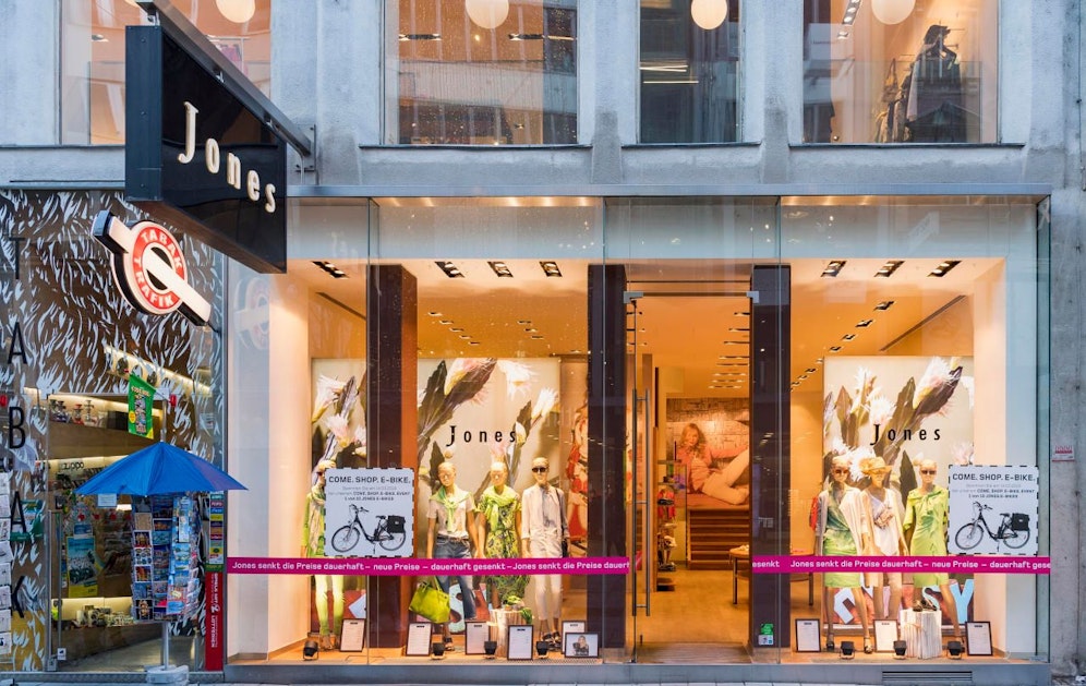 "Jones" führt 38 Stores in Eigenregie und beschäftigt rund 180 Mitarbeiter. 