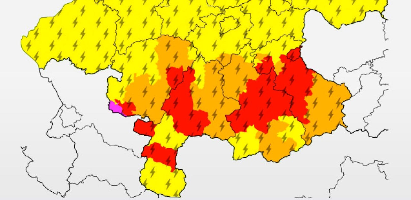 In mehreren Bezirken Oberösterreichs gibt es eine Warnung vor starken Unwettern.