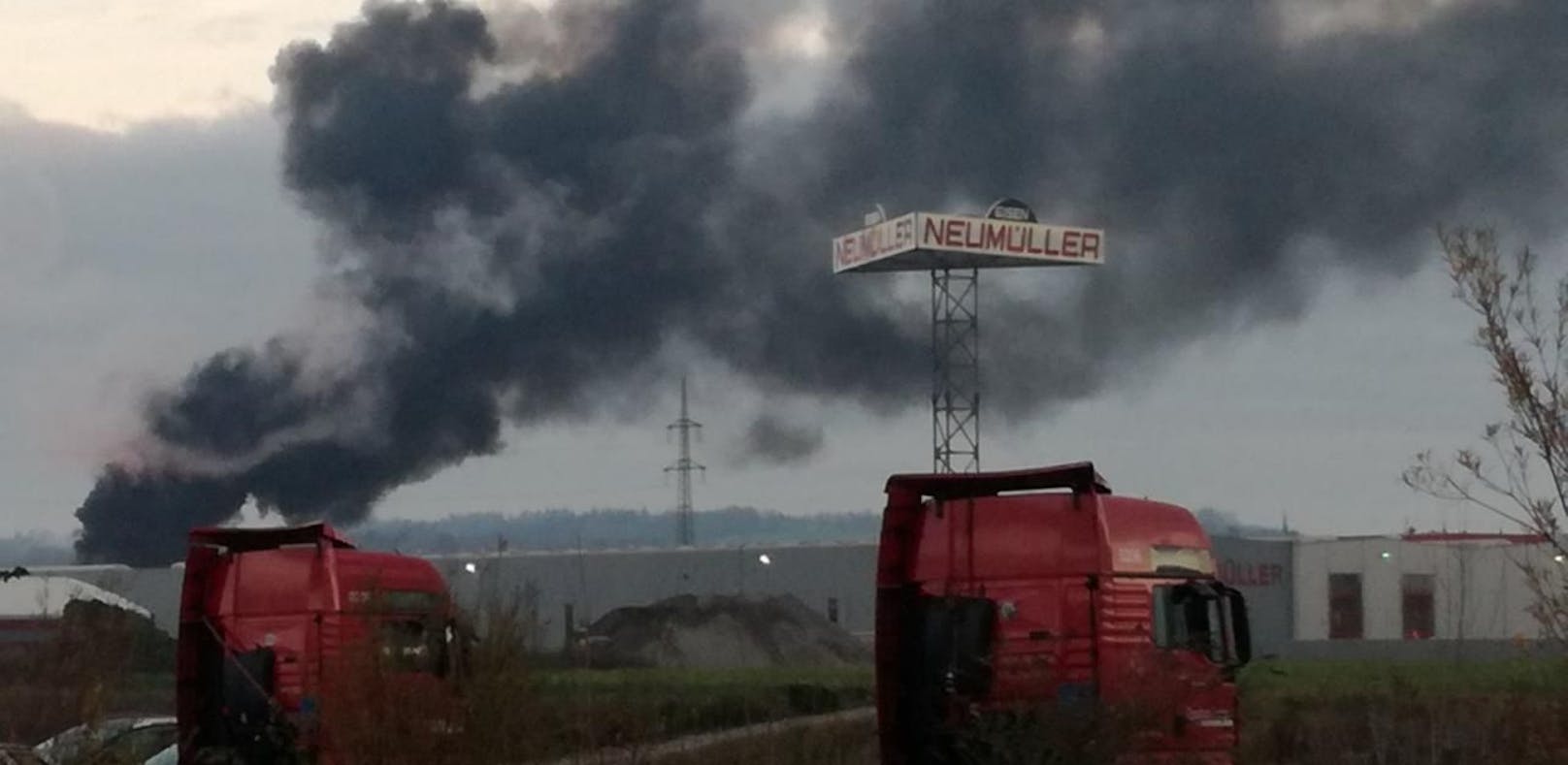 Feuer-Alarm: Rauchsäule  über Ennser Hafen-Areal